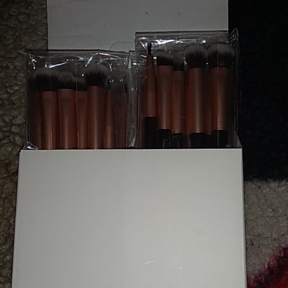 10 sets by 5 prices each makeup brushes